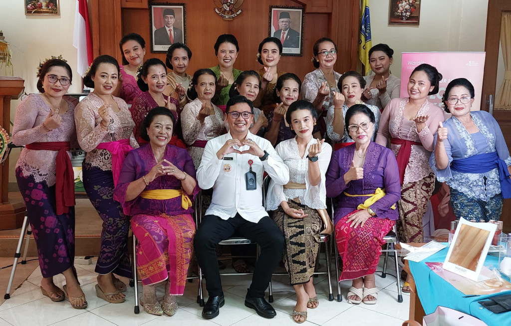 Cantiknya PKK Kerobokan Kaja laksanakan Pelatihan Tata Rias.